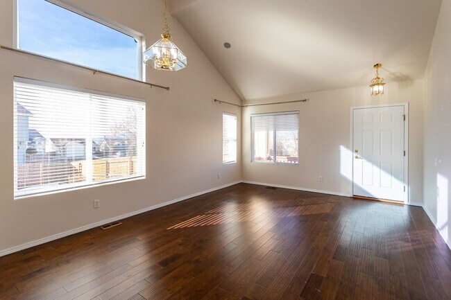 Foto del edificio - Impeccable 5 Bedroom Home with Mountain Views