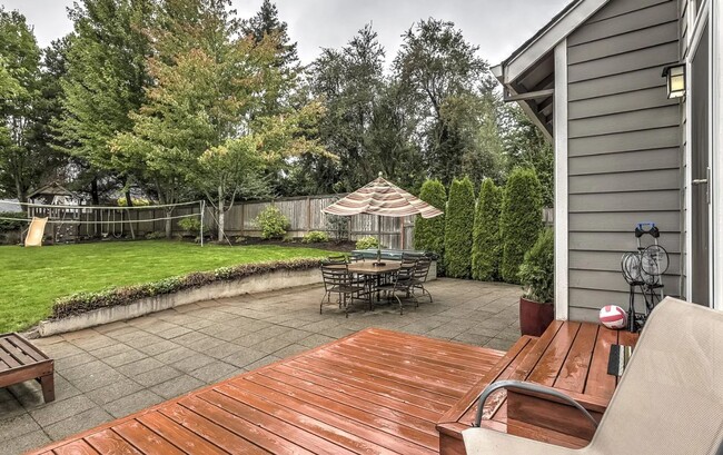 Foto del edificio - 3BR in great neighborhood with large yard