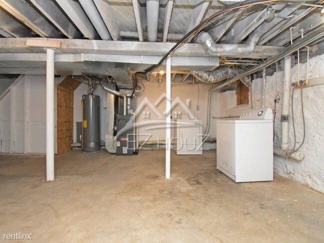 Building Photo - 3 br, 2 bath Apartment - 3121 Lawnview Ave