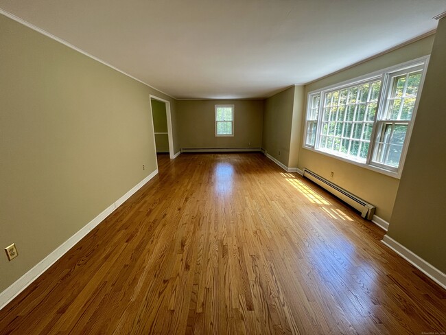 Building Photo - 25 Jade Tree Ln