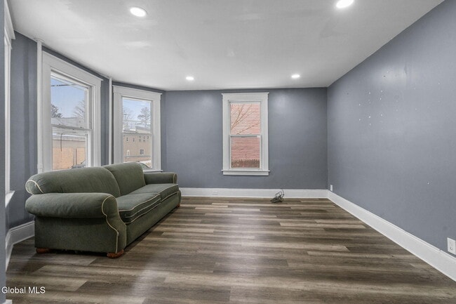 Building Photo - 21 120th St