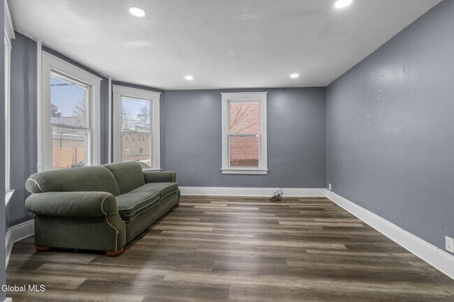 Foto del edificio - 21 120th St