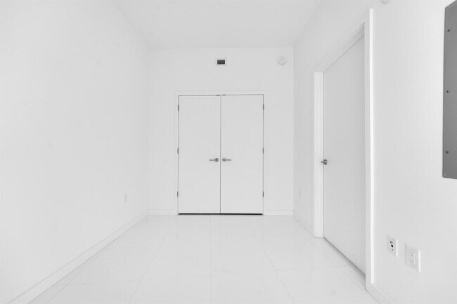 Foto del edificio - 851 NE 1st Ave