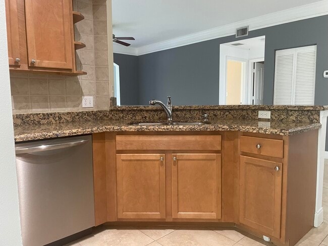 Building Photo - 9905 Baywinds Blvd