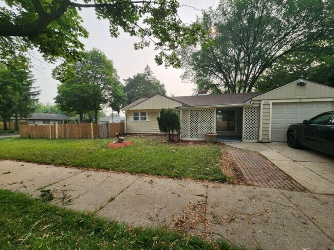 Foto del edificio - 3 Bdr Large Single Family House in a Nice ...