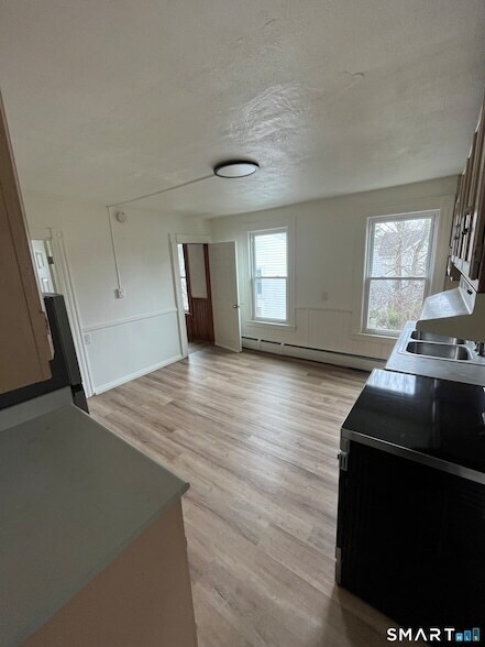 Foto del edificio - 11 Roosevelt Ave