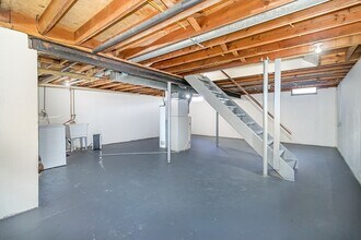 Building Photo - Mount Royal Townhomes