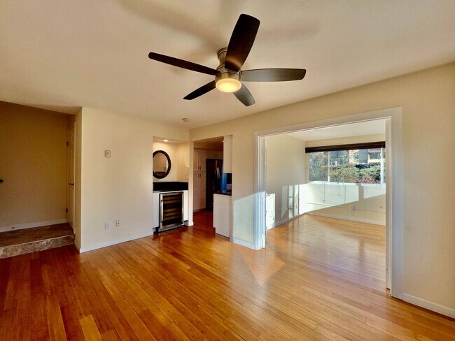 Building Photo - Gorgeous 3B/2.5BA condo with Attached Gara...