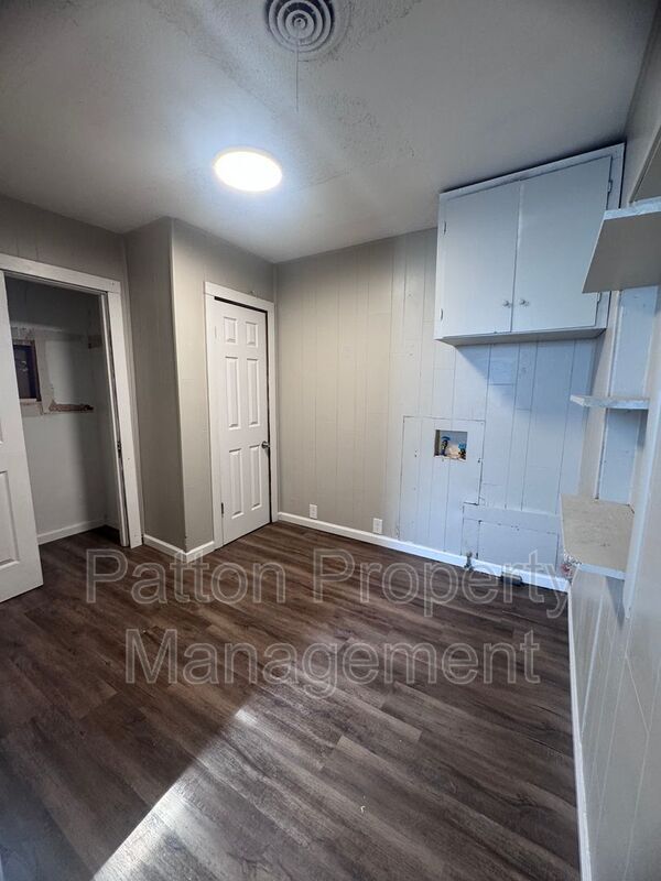 Foto del edificio - 3409 S Polk St