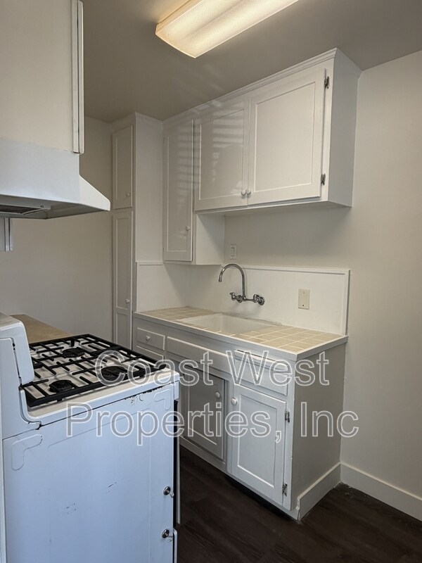 Building Photo - 4419 College Ave