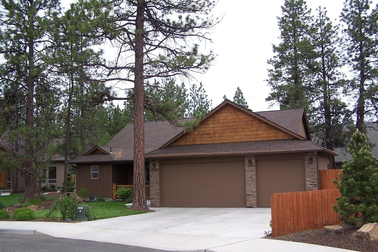 Primary Photo - 3 br, 2 bath House - 61298 Linfield Court