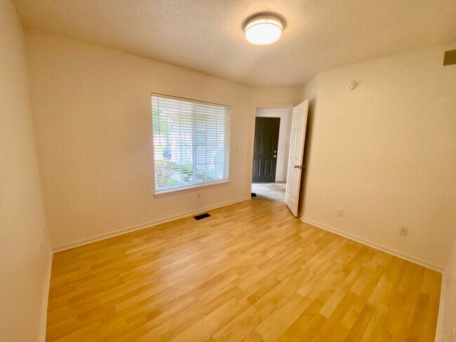 Foto del edificio - 3 Bedroom Condo off 28th Street. Great Loc...