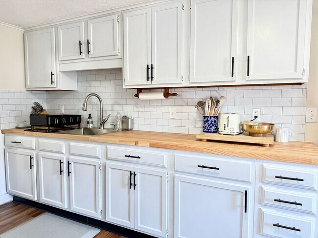 Foto del edificio - Sunny 1+ Bedroom Single family Home