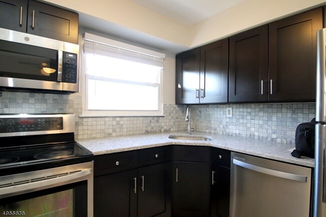 Building Photo - 515 Andria Ave