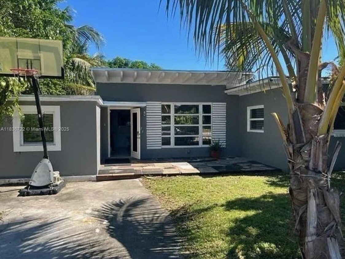 Primary Photo - 10835 NW 2nd Ct