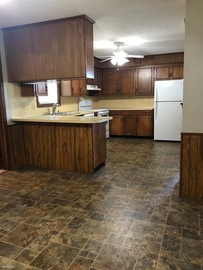 Building Photo - 3 br, 2 bath House - 5093 Cave Spring Rd