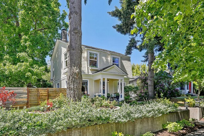 Foto del edificio - 2631 46th Ave SW