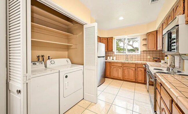 Building Photo - 3655 Conquista Ave