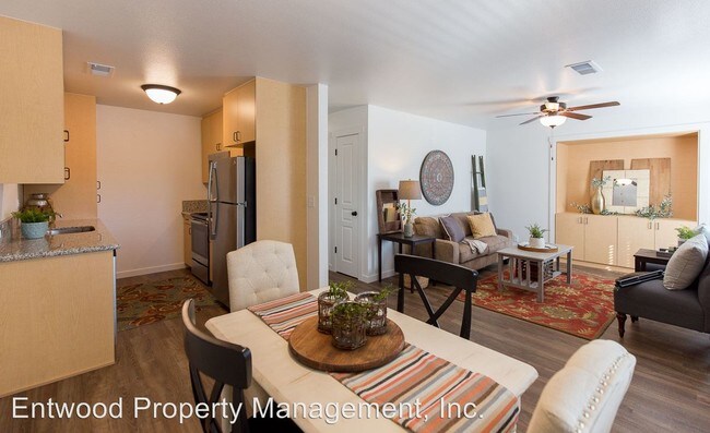 Building Photo - 4 br, 2 bath Room For Rent - 1132 W 7th St