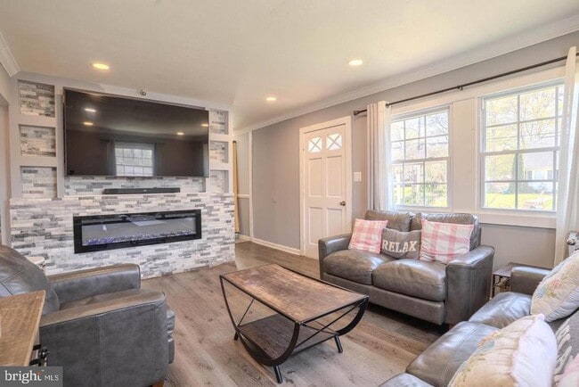 Building Photo - 114 Colburn Dr