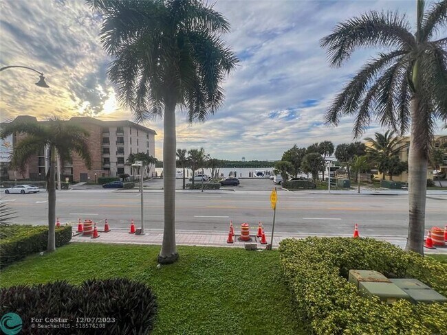 Foto del edificio - 3215 N Ocean Dr