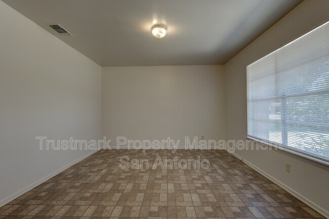 Foto del edificio - 410 Maple Dr