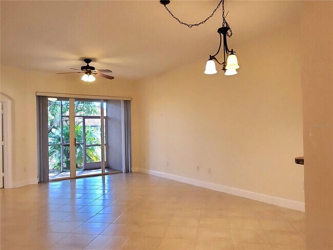 Foto del edificio - 240 West End Dr