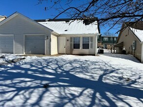 Building Photo - 647 N Queen Ridge Ct