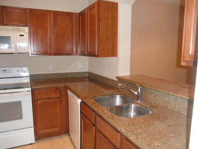 Building Photo - 2003 Oakhurst Way