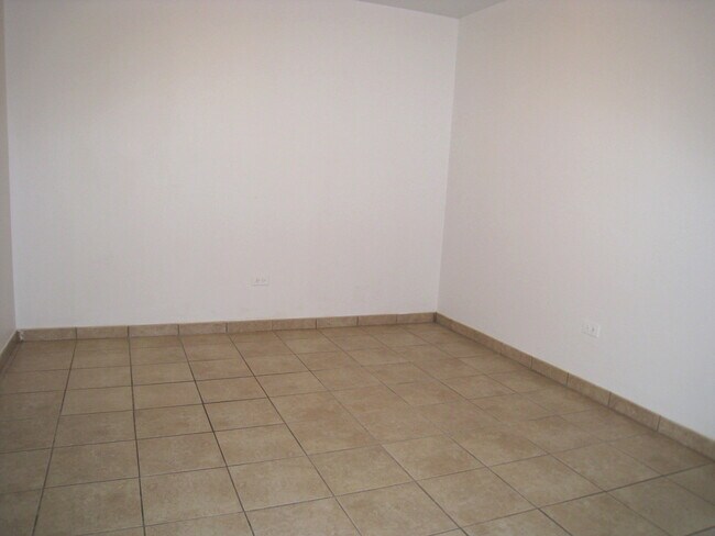 Foto del edificio - 910 S McKinley Ave