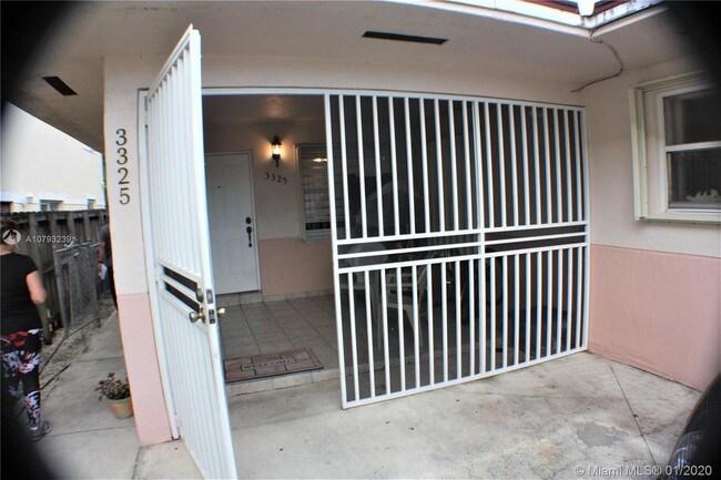 Foto del edificio - 3325 SW 23rd Terrace