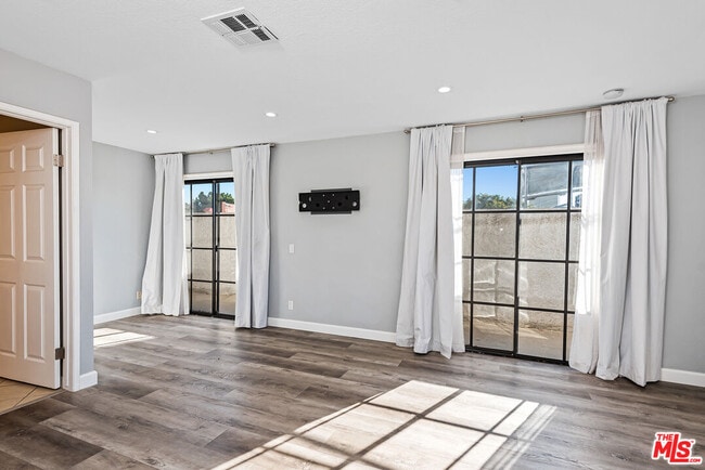 Building Photo - 3780 Ocean View Ave