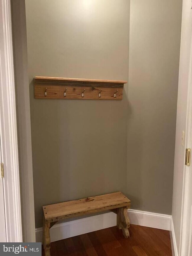 Foto del edificio - 389 Rhode Island Ave NW