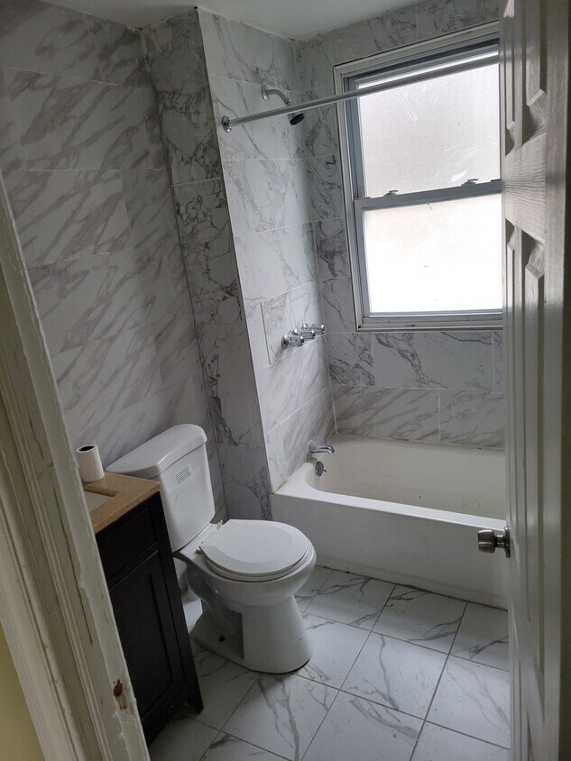 Primary Photo - 2 Hawthorne Pl
