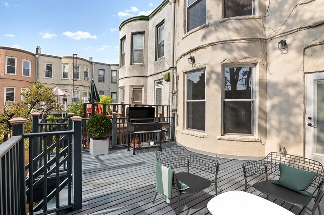 Building Photo - 6614 Stier Pl