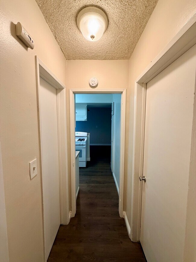 Foto del edificio - 12414 Dunrobin Ave