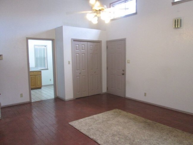 Foto del edificio - 9001 Menaul Blvd NE