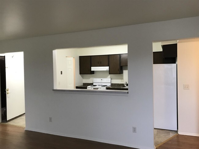 Building Photo - 1690 Driftwood Dr