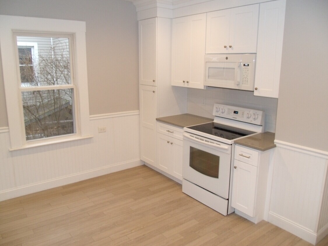 Primary Photo - 63 Oak St