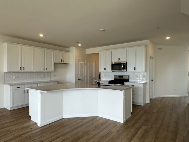Building Photo - 5955 Hawkweed Dr