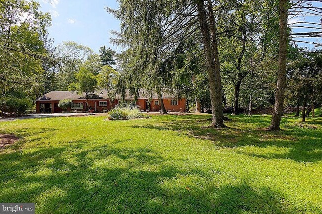 Foto del edificio - 269 Raymond Rd