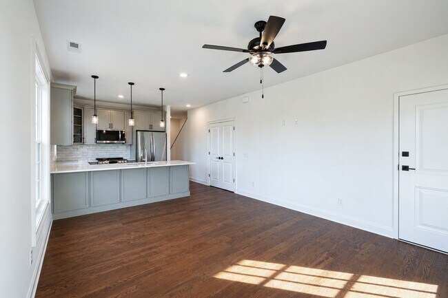 Foto del edificio - 410 E Church Ave