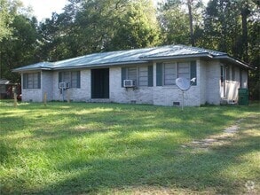 Building Photo - 2105 Robin St