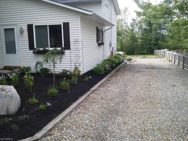 Foto del edificio - 3 Bedroom  1.5 Bath Split Level Home for R...