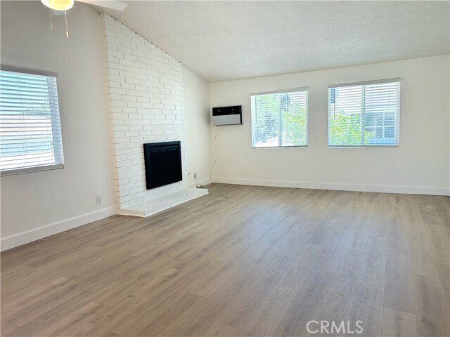 Foto del edificio - 717 W Provential Dr