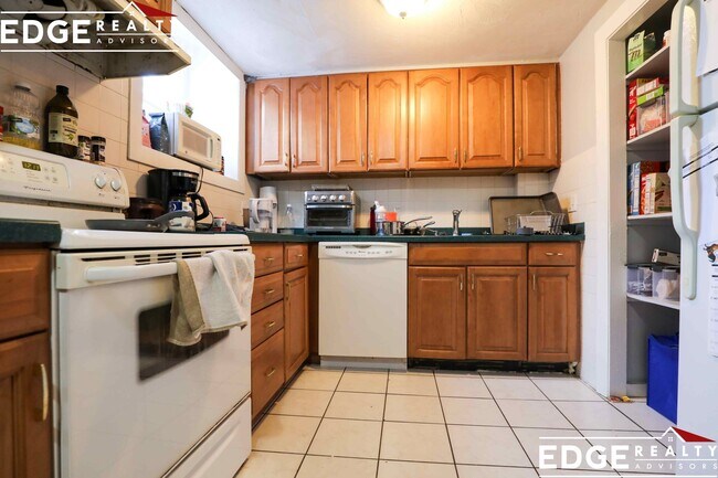 Building Photo - 12 Sutherland Rd