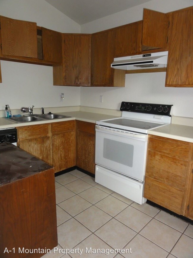 Building Photo - 3 br, 1.5 bath House - 1885 Swearinger Dr.