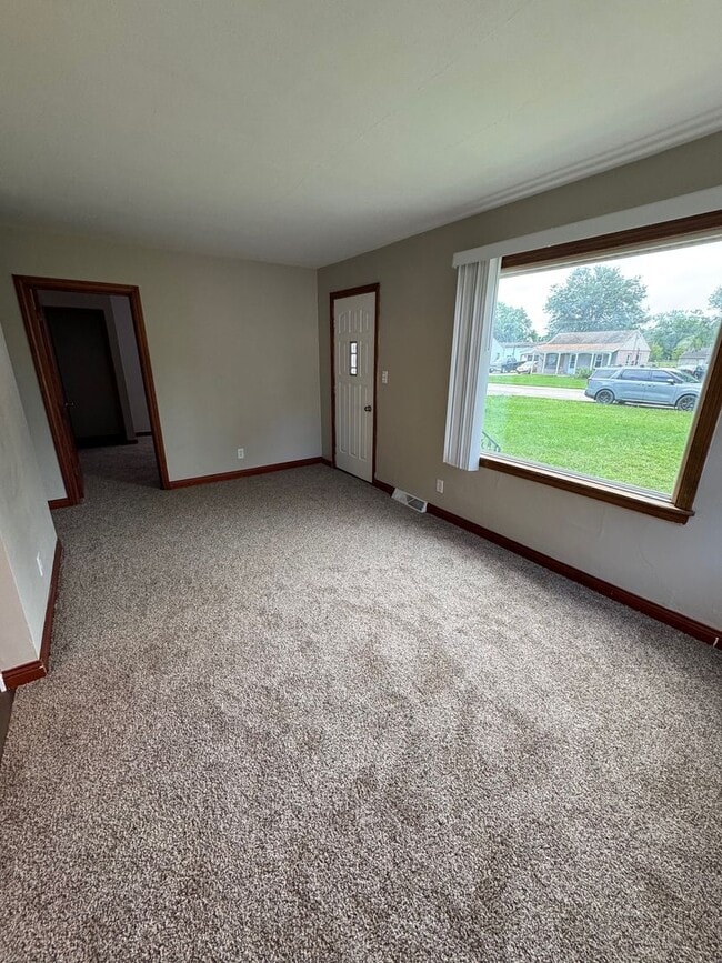 Foto del edificio - Two Bedroom One Bathroom Home in Machesney...