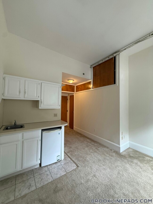 Building Photo - 1223 Beacon St
