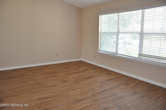 Foto del edificio - 2105 Hovington Cir W
